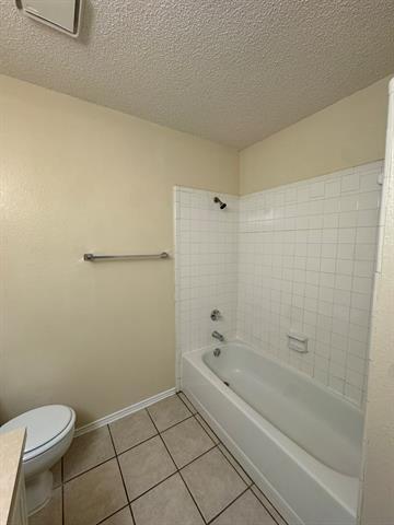 Building Photo - 7004 Lincoln Dr