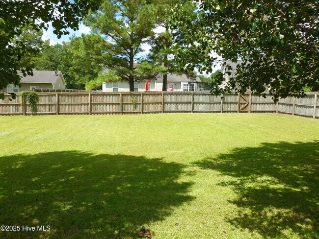 Building Photo - 302 Carlisle Ct