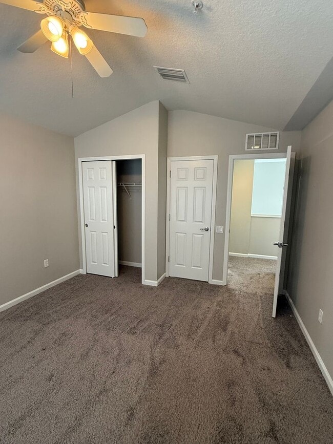 Building Photo - 3BR 2BA w/ Screened Patio + Pool/Gym Access in Gated Villa Serena