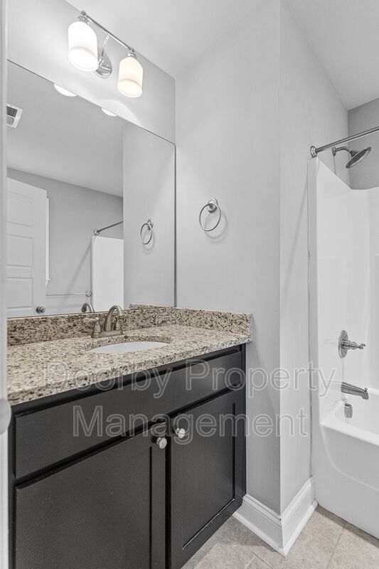 Building Photo - 717 Ladd Ave