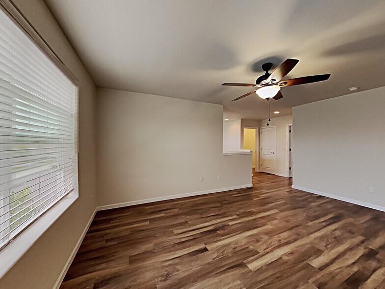 Building Photo - 9011 NE 165th Ave