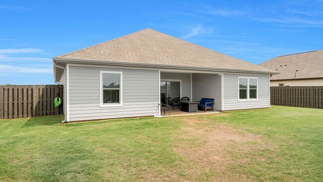 Building Photo - Like-new 4BR/3BA home in desirable St. Cla...