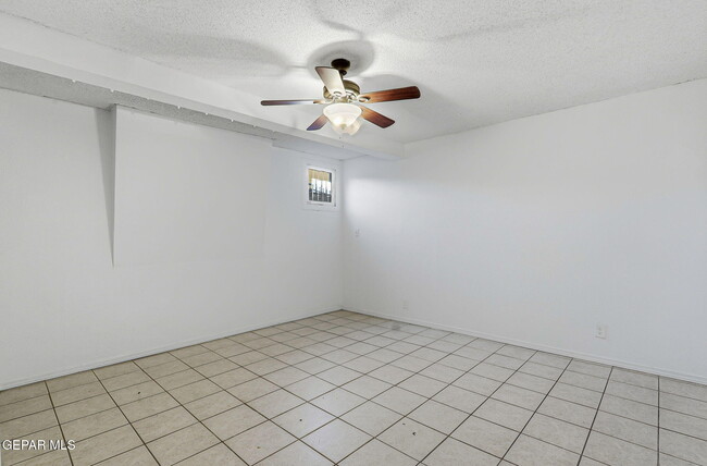 Building Photo - 2515 Arizona Ave