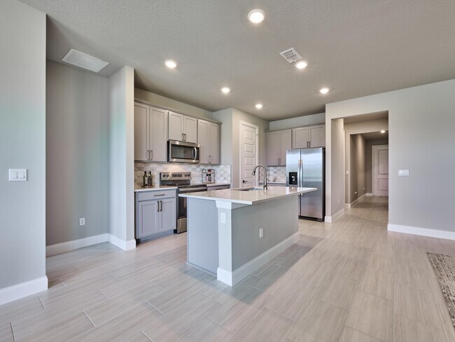 Building Photo - 8960 Dahlia Cir