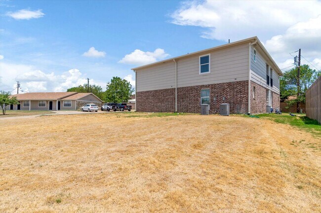 Building Photo - 1406 Courtney Pl