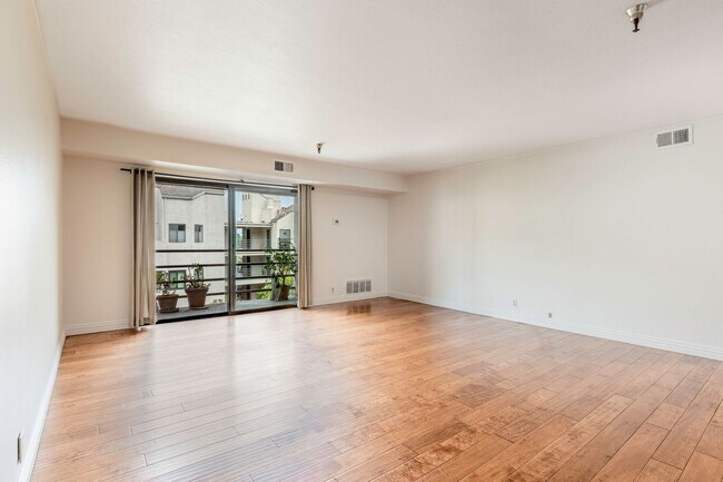 Building Photo - Modern Condo with over 1300 Square Feet wi...