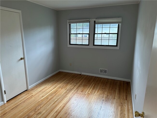 Building Photo - 40 Guildhall Rd