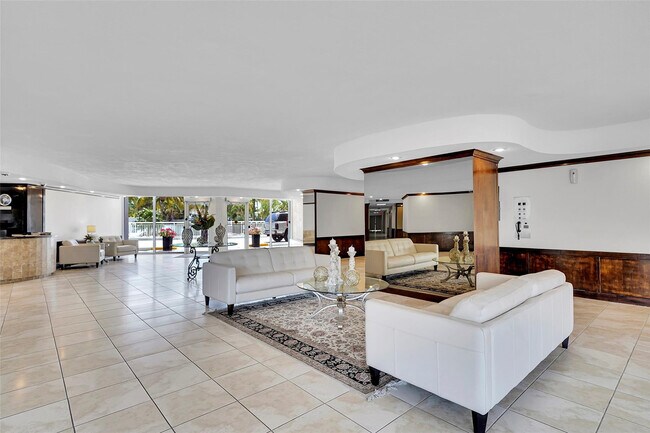 Building Photo - 2841 N Ocean Blvd