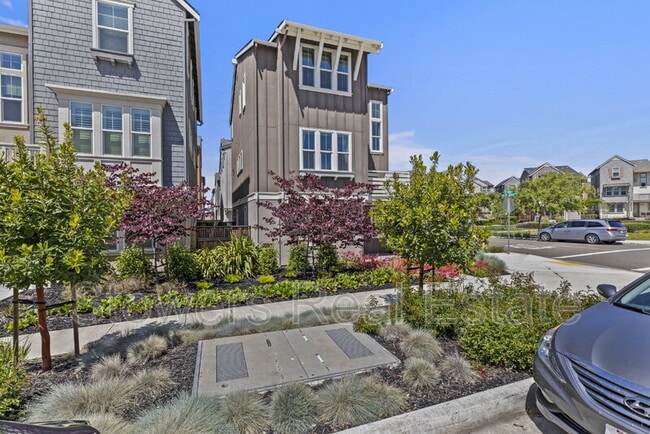 Building Photo - 2012 Confidence Wy