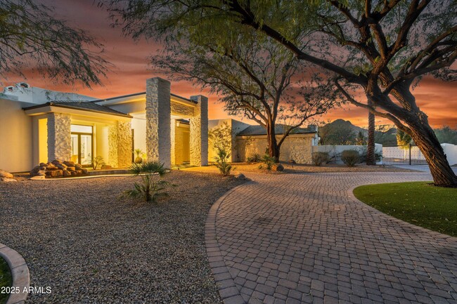 Building Photo - 7610 N Mockingbird Ln