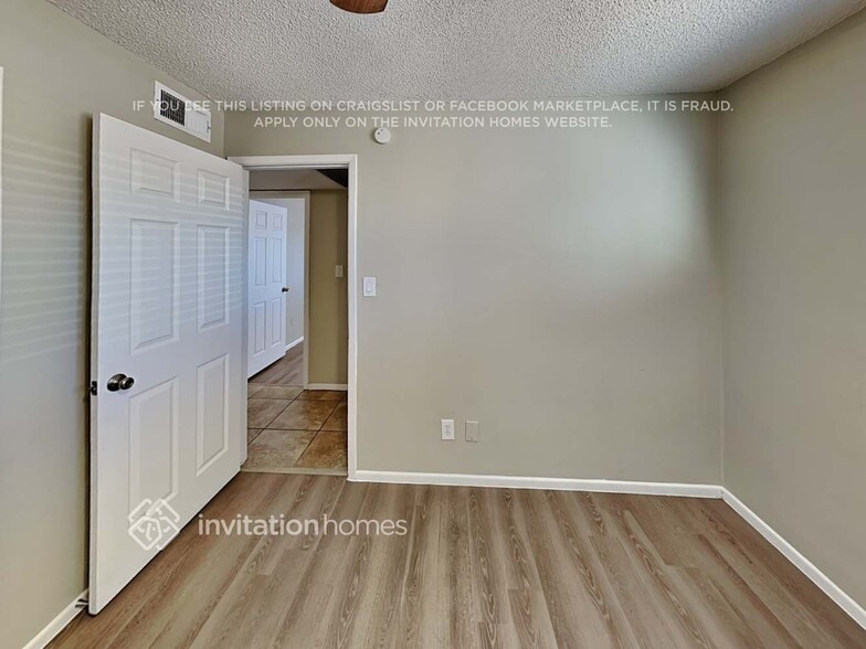 Building Photo - 1120 S Lilac Cir