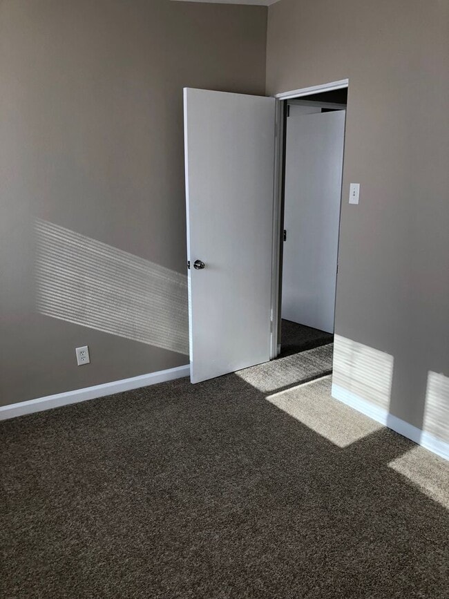Building Photo - Bright and Spacious 4 Bedroom Home!