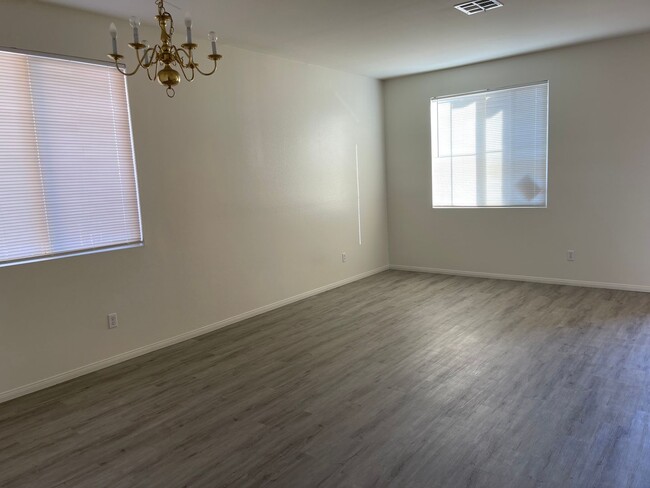 Building Photo - Hesperia- 3 Bedrooms, 2 bathrooms, New pai...