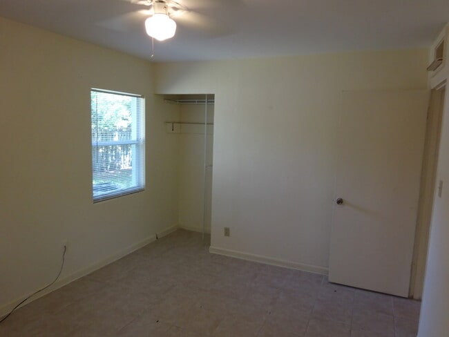 Building Photo - Great Home Close Campus - Sublease