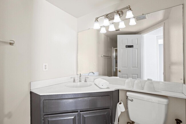 Building Photo - 14710 Ponderosa Ranch Rd