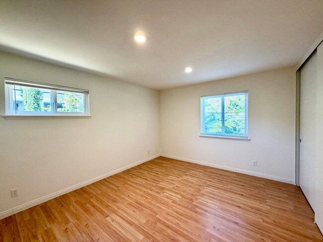 Building Photo - 943 N Patterson Ave