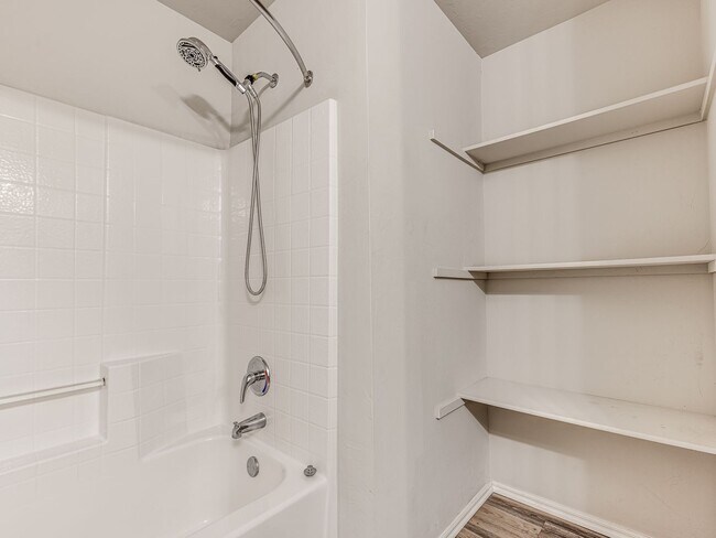 Building Photo - Cute home in Mustang schools + 3 bedrooms + 2 bathrooms