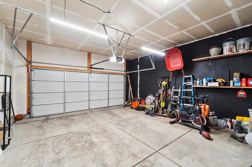 Building Photo - 166 Gem Way