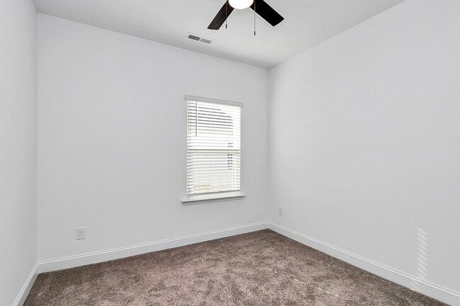 Building Photo - 707 Hoke Ln