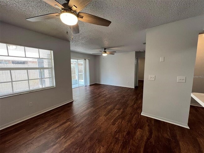 Building Photo - 3151 Bloomingdale Villas Ct