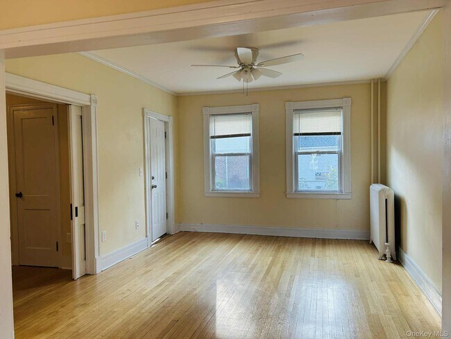 Building Photo - 22 Cozzens Ave