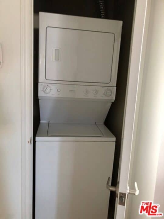 Building Photo - 11848 Kiowa Ave