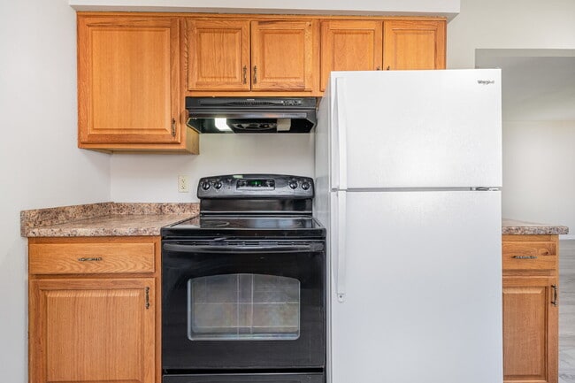 Building Photo - Updated 2-bedroom Duplex at $1150/month