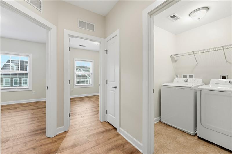 Building Photo - 335 Osona Ln