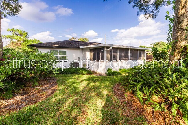 Building Photo - Impeccable, Fully Remodeled 3/2 with Huge Bonus Room Convenient to UCF!