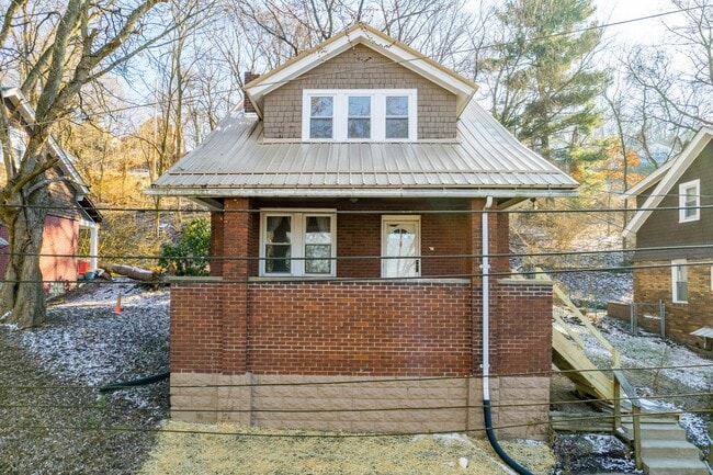 Building Photo - Stunning 3 bedroom home in Verona available April 15!