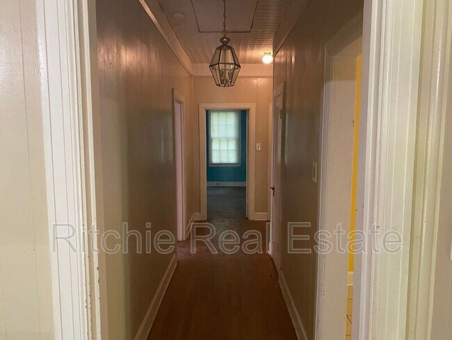 Building Photo - 1808 Monroe St