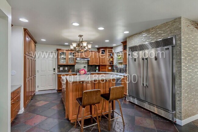 Building Photo - This property offers a NO DEPOSIT option a...