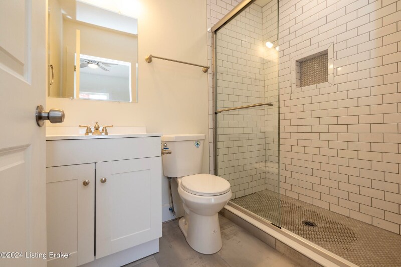 Building Photo - 426 E Oak St