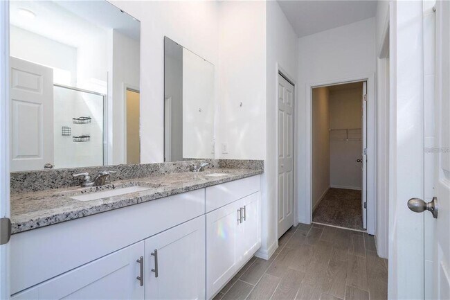 Building Photo - 2337 Treasure Hill St