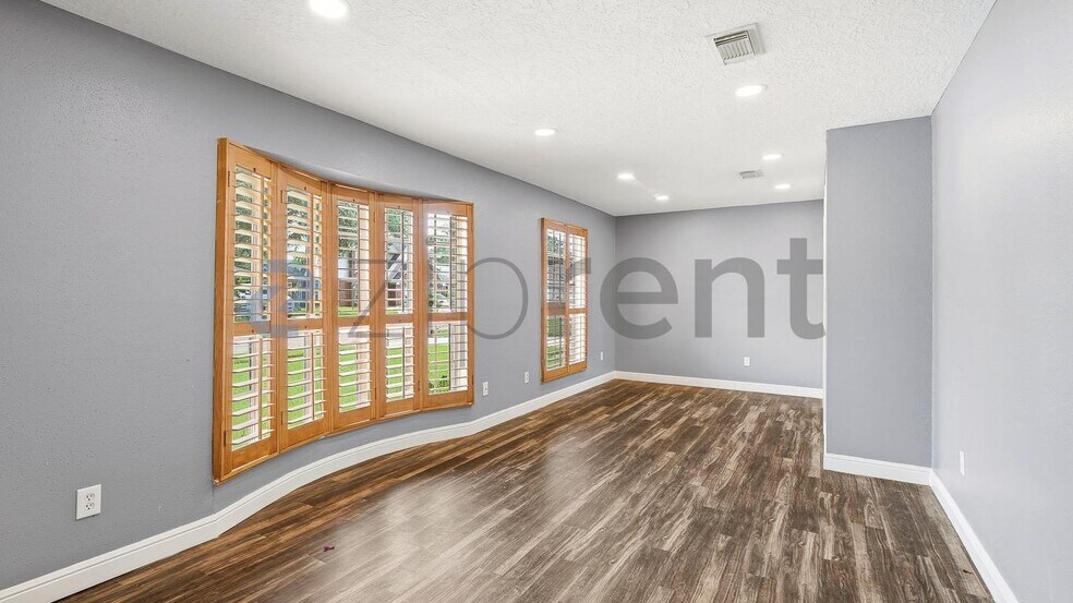 Building Photo - Unit