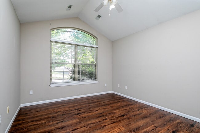 Building Photo - 4800 Burbank Loop