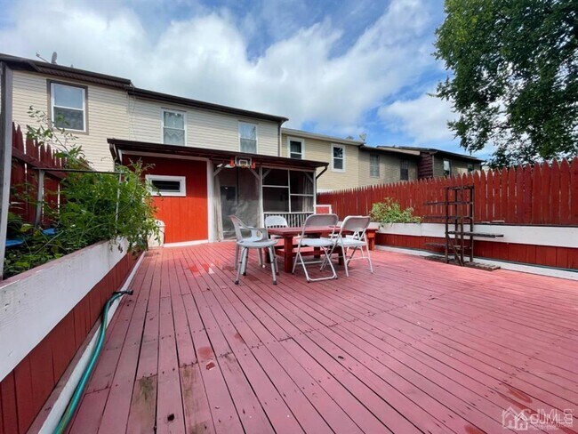Building Photo - 115 Redbud Rd