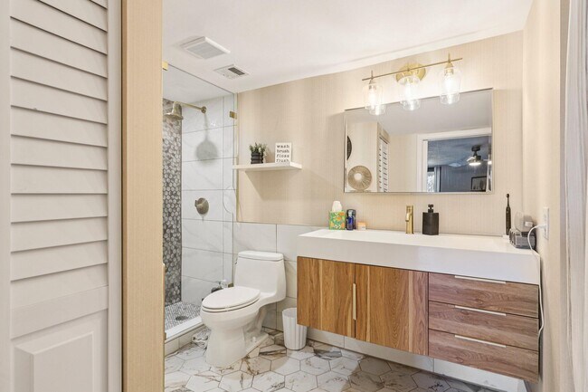 Building Photo - 1301 River Reach Dr