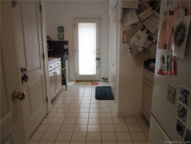 Building Photo - 18 Fox Run