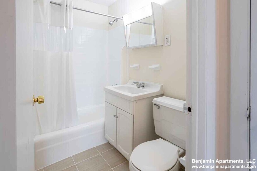 Building Photo - 116 Dustin St