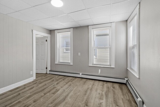 Building Photo - 140 Bailey St