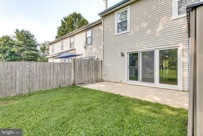 Building Photo - 6204 Red Haven Dr