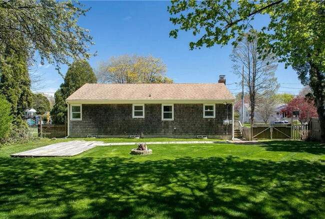 Backyard, fenced in - 17 Wood Rd