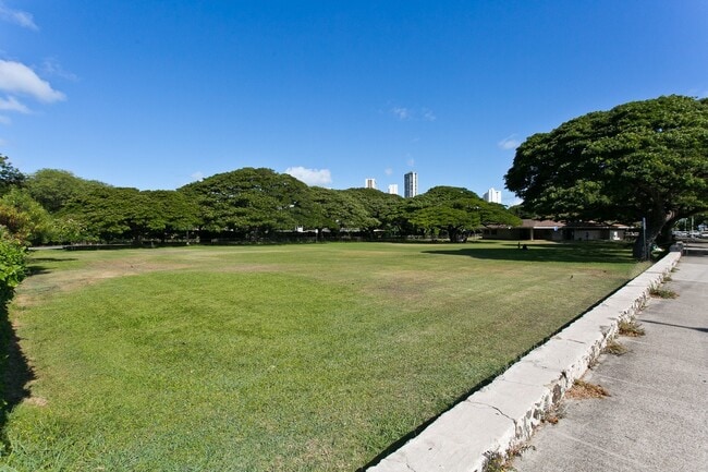 Building Photo - 3609 Leahi Ave