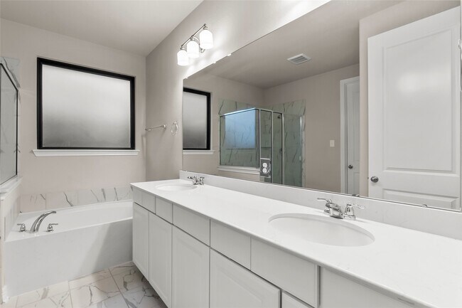 Building Photo - 31418 Whitcombe Summit Wy
