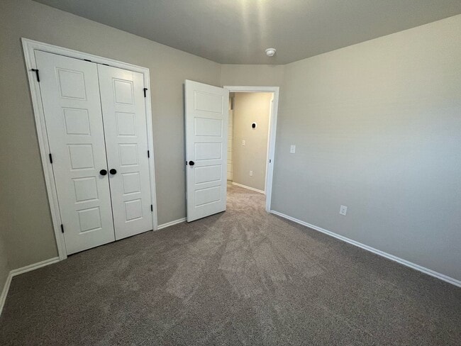 Building Photo - 3 bed Yukon
