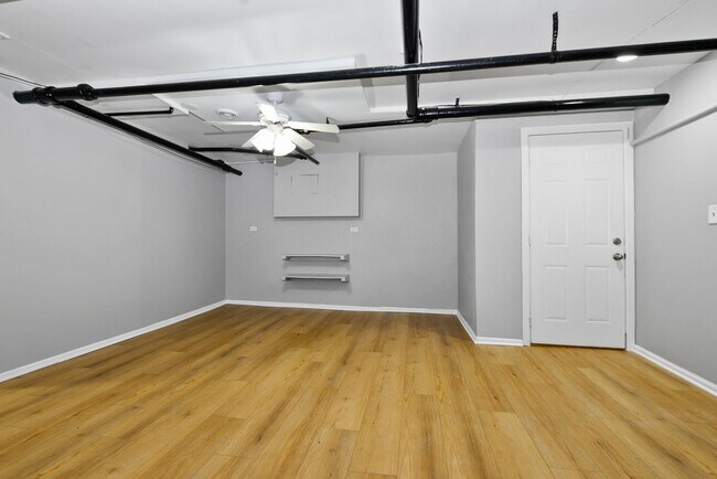 Interior Photo - 6201-6203 S Troy St