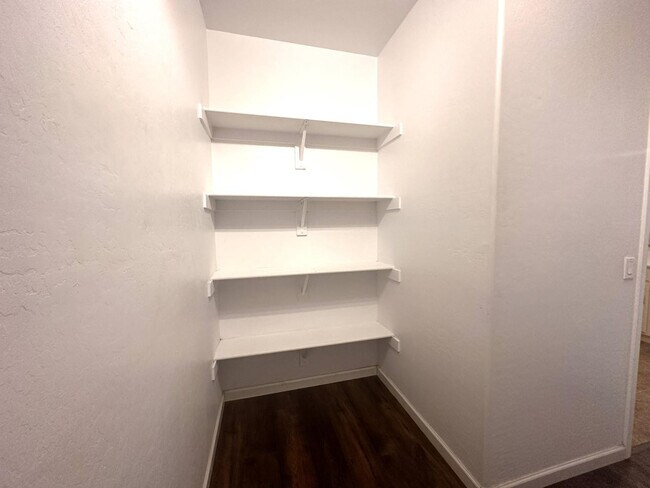 Building Photo - 11642 W Mountain View Dr