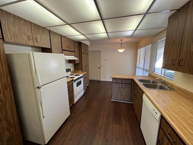 Building Photo - Nice Coronado II model home in Leisure Village 55+ Living