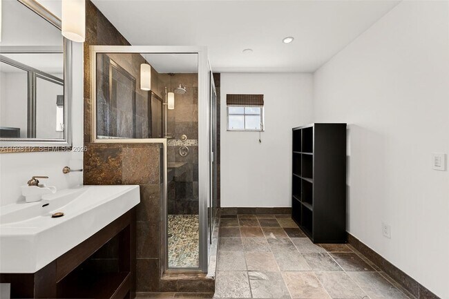 Building Photo - 3000 SW 130th Ave